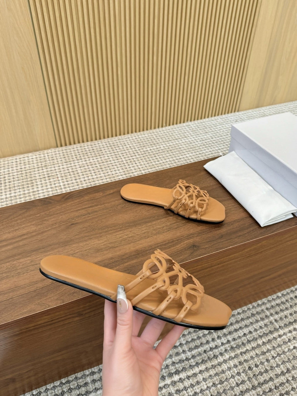 Women's new fashion Joker hollow design thin bottom flat slippers sandals