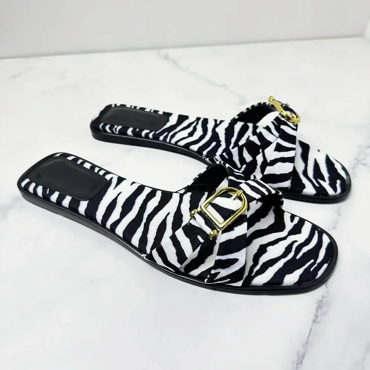 New 2024 Fashion Women's Flat Slippers Square Head Joker Cross Belt Travel Leisure Slippers Women